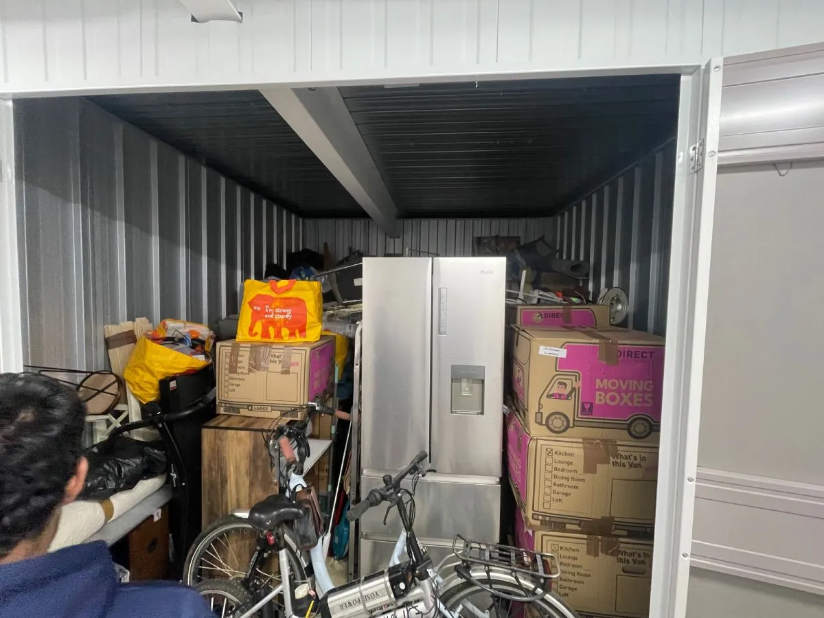 Storage unit with boxes